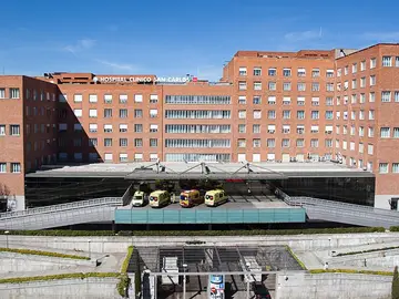 Fachada del Hospital Clínico San Carlos Fachada del Hospital Clínico San Carlos