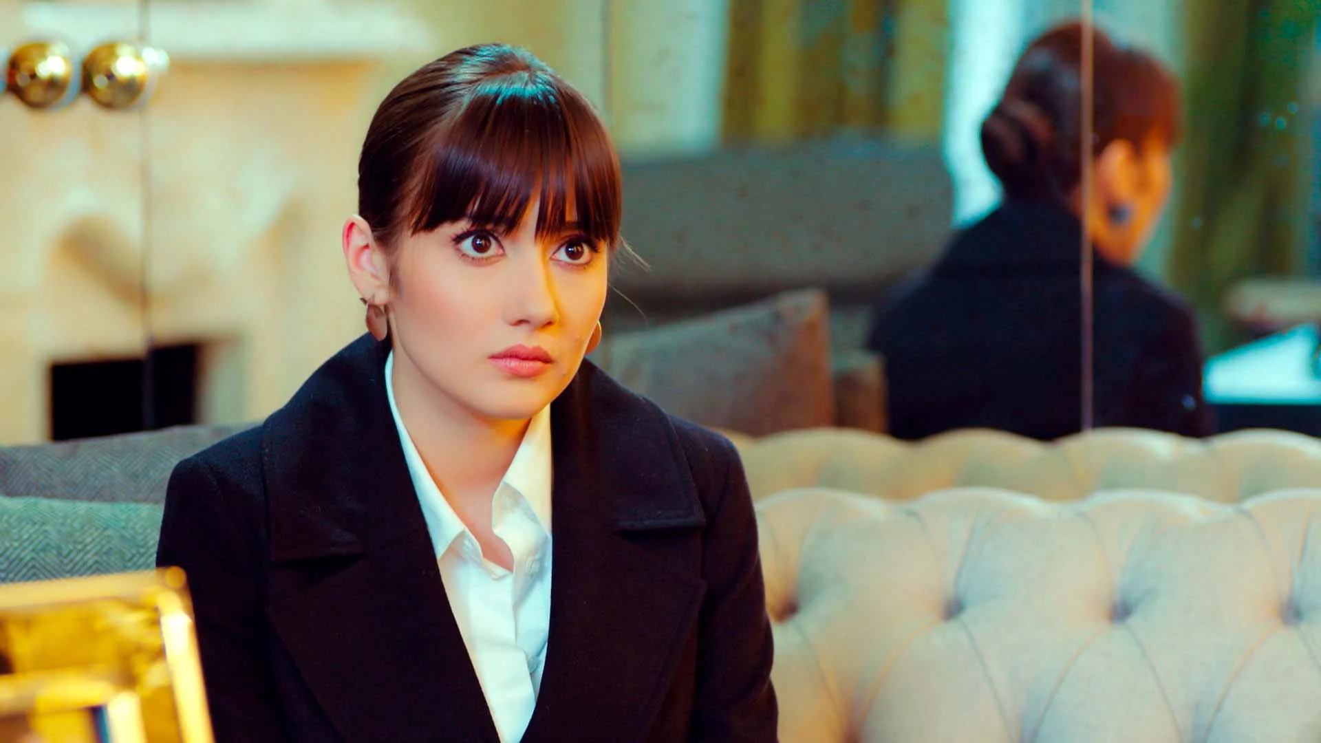 Zeynep le revela a Halit la verdad sobre la compra ilegal de acciones de Alihan