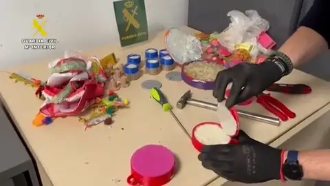 La Guardia Civil desarticula un grupo dedicado al traficar con drogas oculta en impresiones 3D La Guardia Civil desarticula un grupo dedicado al traficar con drogas oculta en impresiones 3D