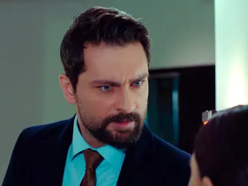 Alihan entra en cólera con Ender por nombrar a Zeynep: “Si vuelves a pronunciar su nombre acabará nuestro trato” Alihan entra en cólera con Ender por nombrar a Zeynep: “Si vuelves a pronunciar su nombre acabará nuestro trato”