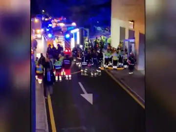 El momento del incendio a las puertas del hospital El momento del incendio a las puertas del hospital