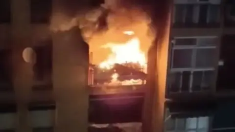 Muere un niño de 6 años y su madre resulta herida en el incendio de una vivienda en Granada Muere un niño de 6 años y su madre resulta herida en el incendio de una vivienda en Granada