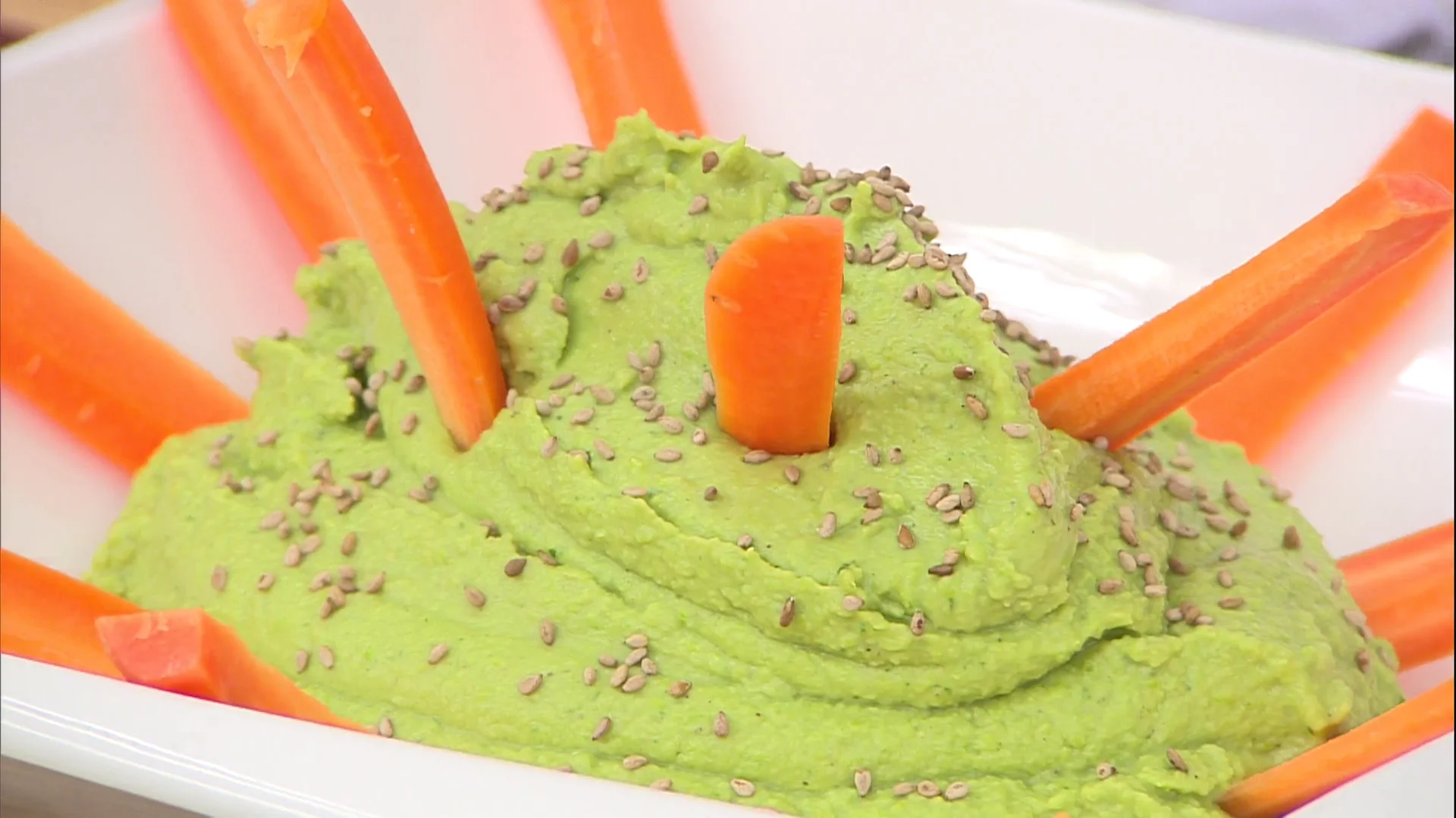 Un aperitivo "magnífico, fácil y saludable" de Arguiñano: hummus de guisantes