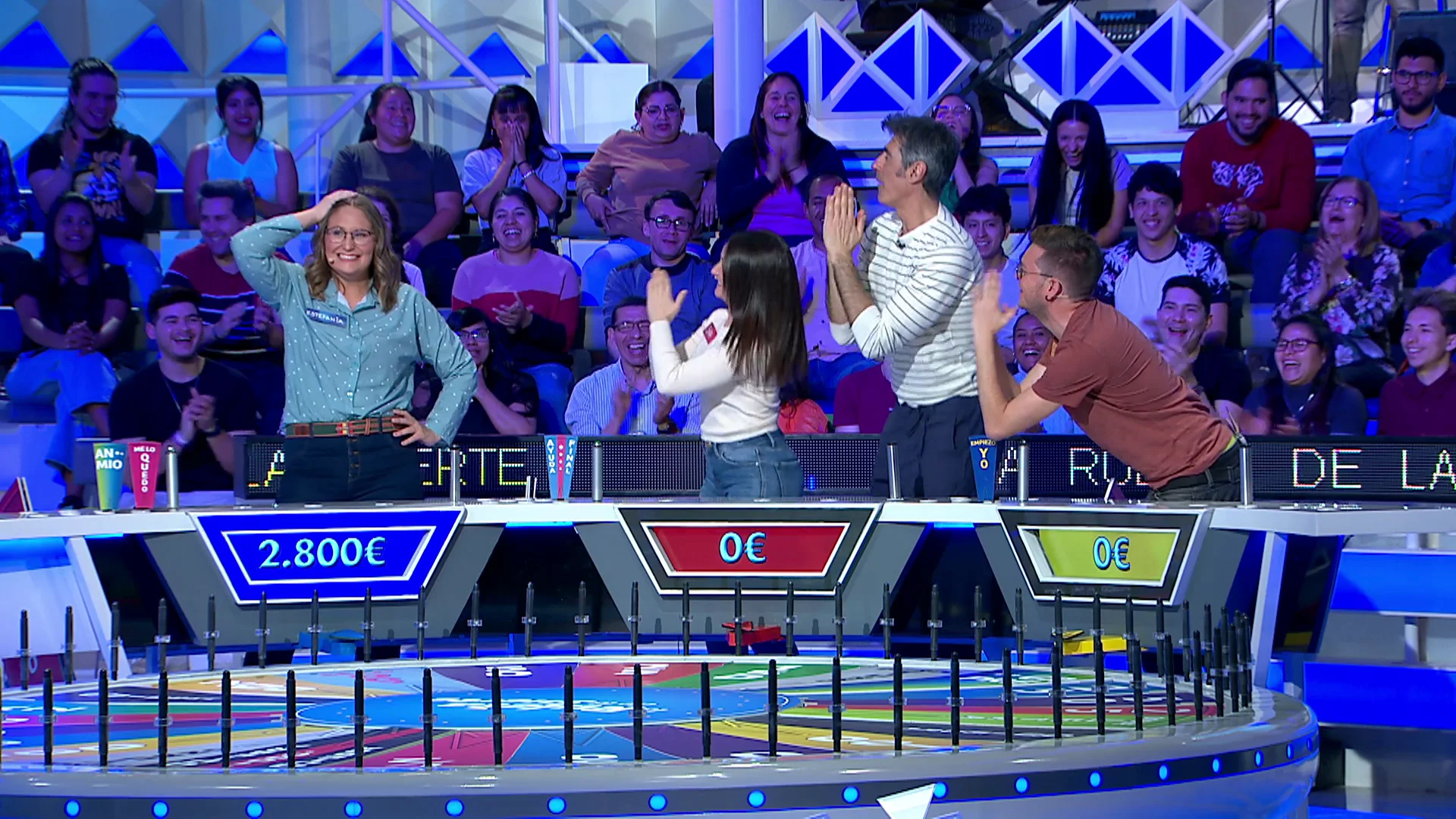 Jorge Fernández se convierte en un concursante más de ‘La ruleta de la suerte’: “Por favor dame el dinero a mí” Jorge Fernández se convierte en un concursante más de ‘La ruleta de la suerte’: “Por favor dame el dinero a mí”