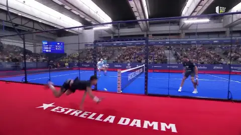 ¿El puntazo del año en el World Padel Tour? Agustín Tapia sale de la jaula en Vigo ¿El puntazo del año en el World Padel Tour? Agustín Tapia sale de la jaula en Vigo