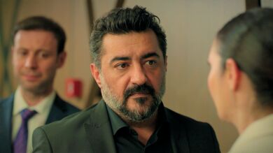 En el último capítulo de ‘Hermanos’: Akif se sale con la suya y se lleva por delante a Suzan para librarse de la cárcel