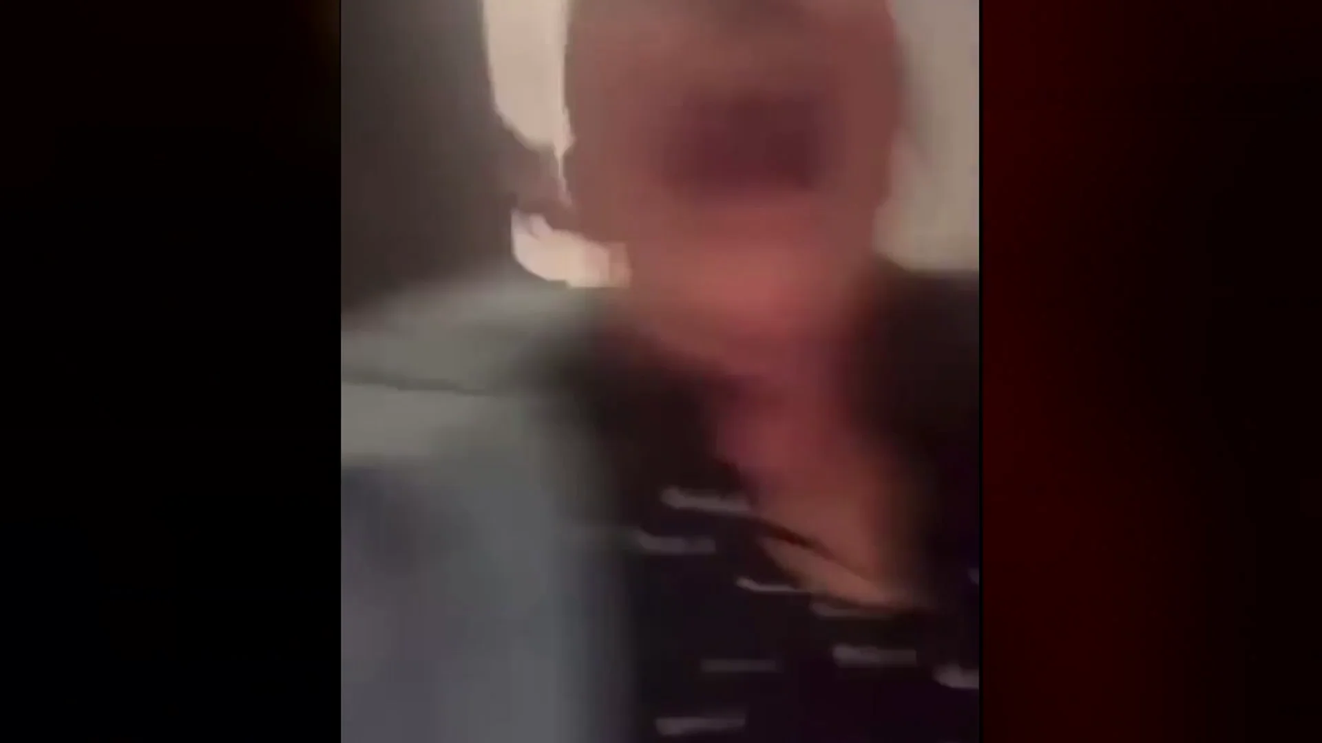 Una mujer grita por las turbulencias Una mujer grita por las turbulencias