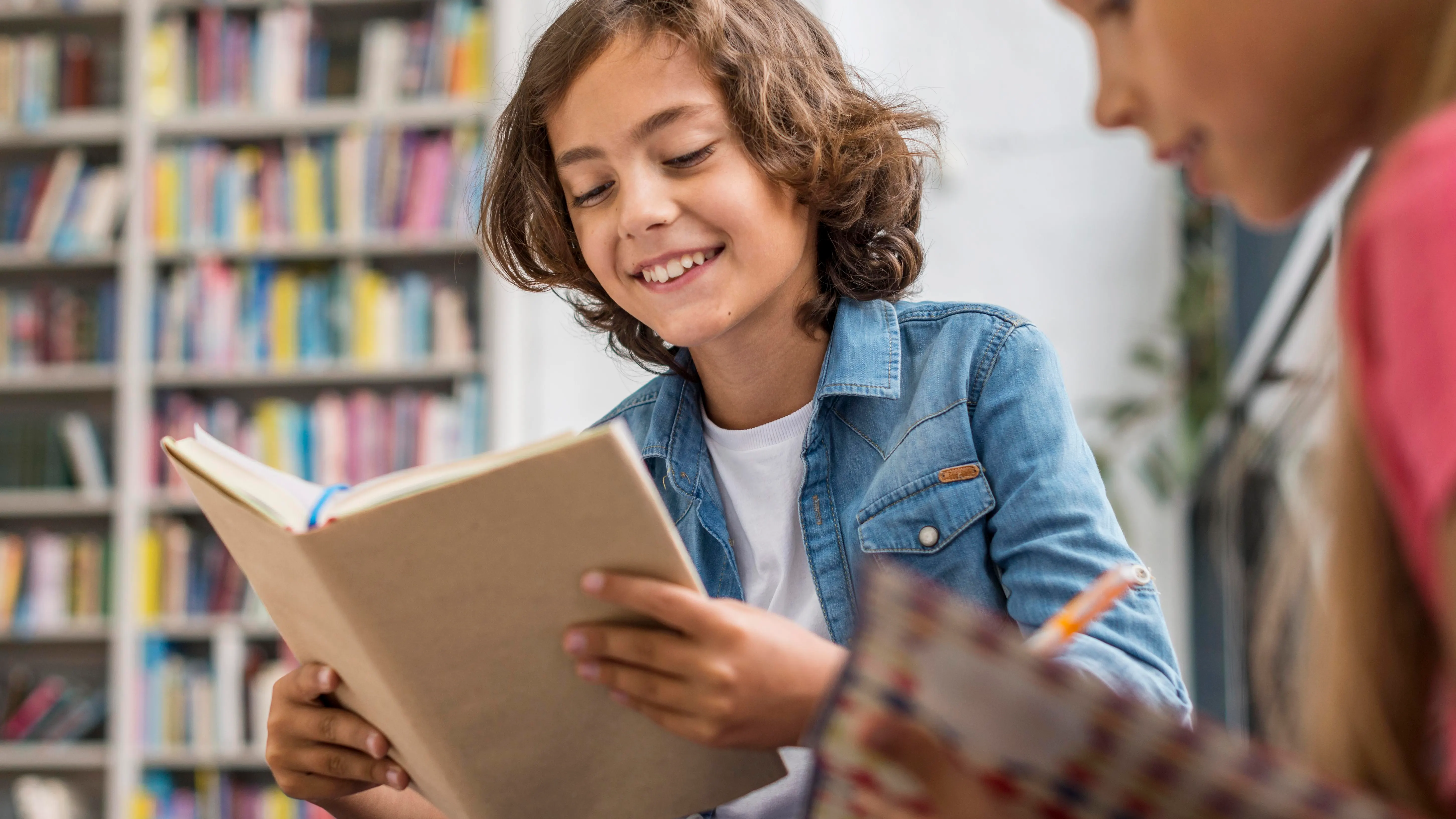 Niños leyendo Niños leyendo
