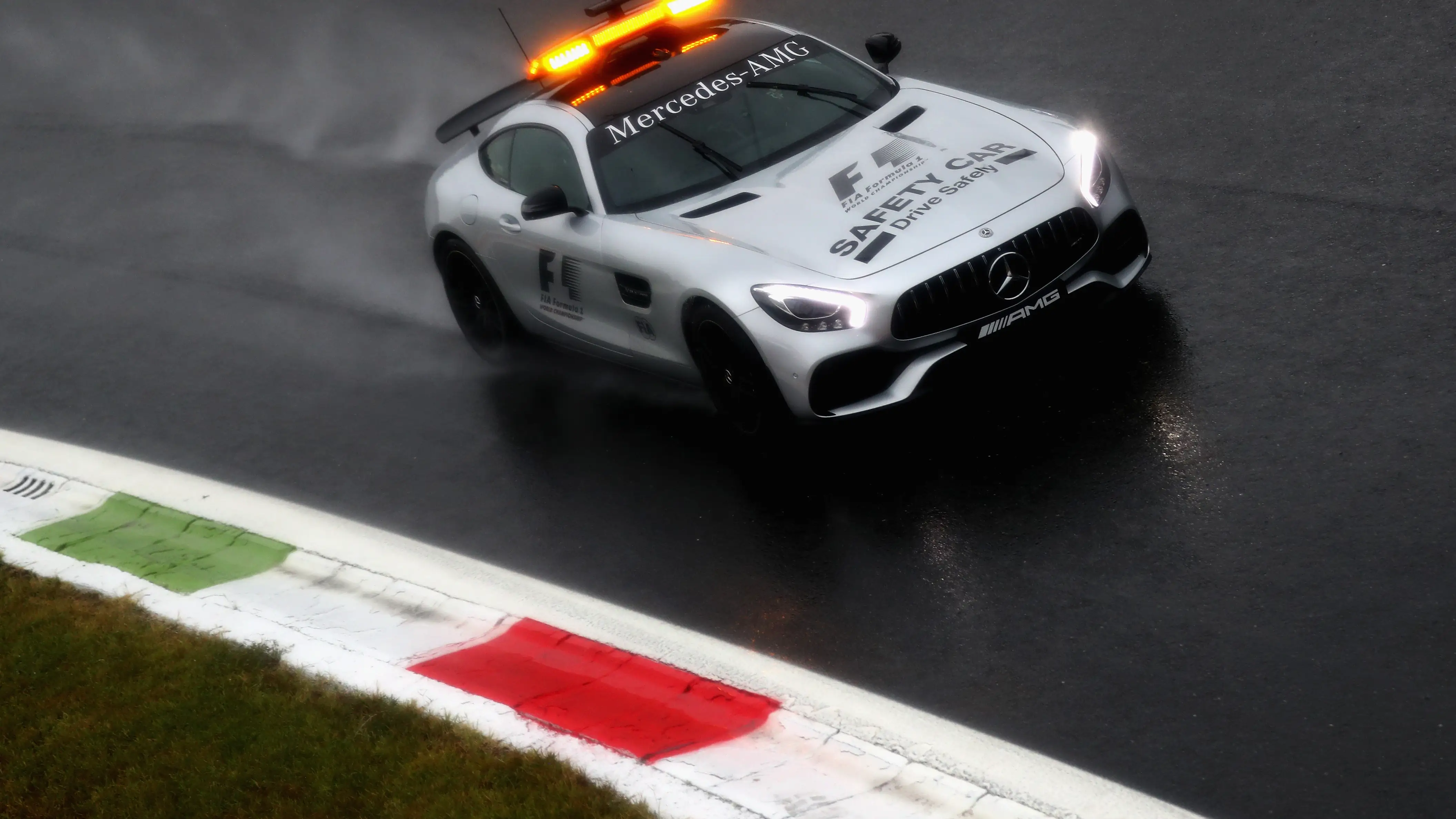 El safety car bajo la lluvia en Italia El safety car bajo la lluvia en Italia