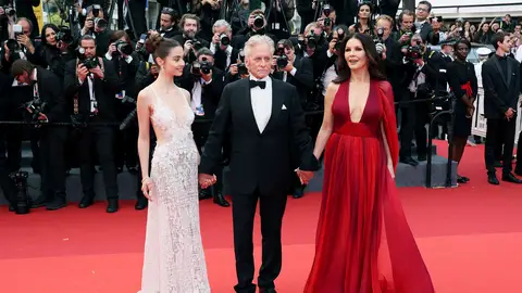 Michael Douglas, Catherine Zeta-Jones y su hija Carys Zeta Michael Douglas, Catherine Zeta-Jones y su hija Carys Zeta