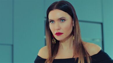 Ender le cuenta toda la verdad de su pasado a Alihan: su padrastro abusaba de ella