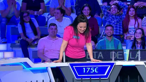 ¡Se tira de los pelos! Elena se queda a las puertas del bote de casi 3.000 euros en la última tirada ¡Se tira de los pelos! Elena se queda a las puertas del bote de casi 3.000 euros en la última tirada
