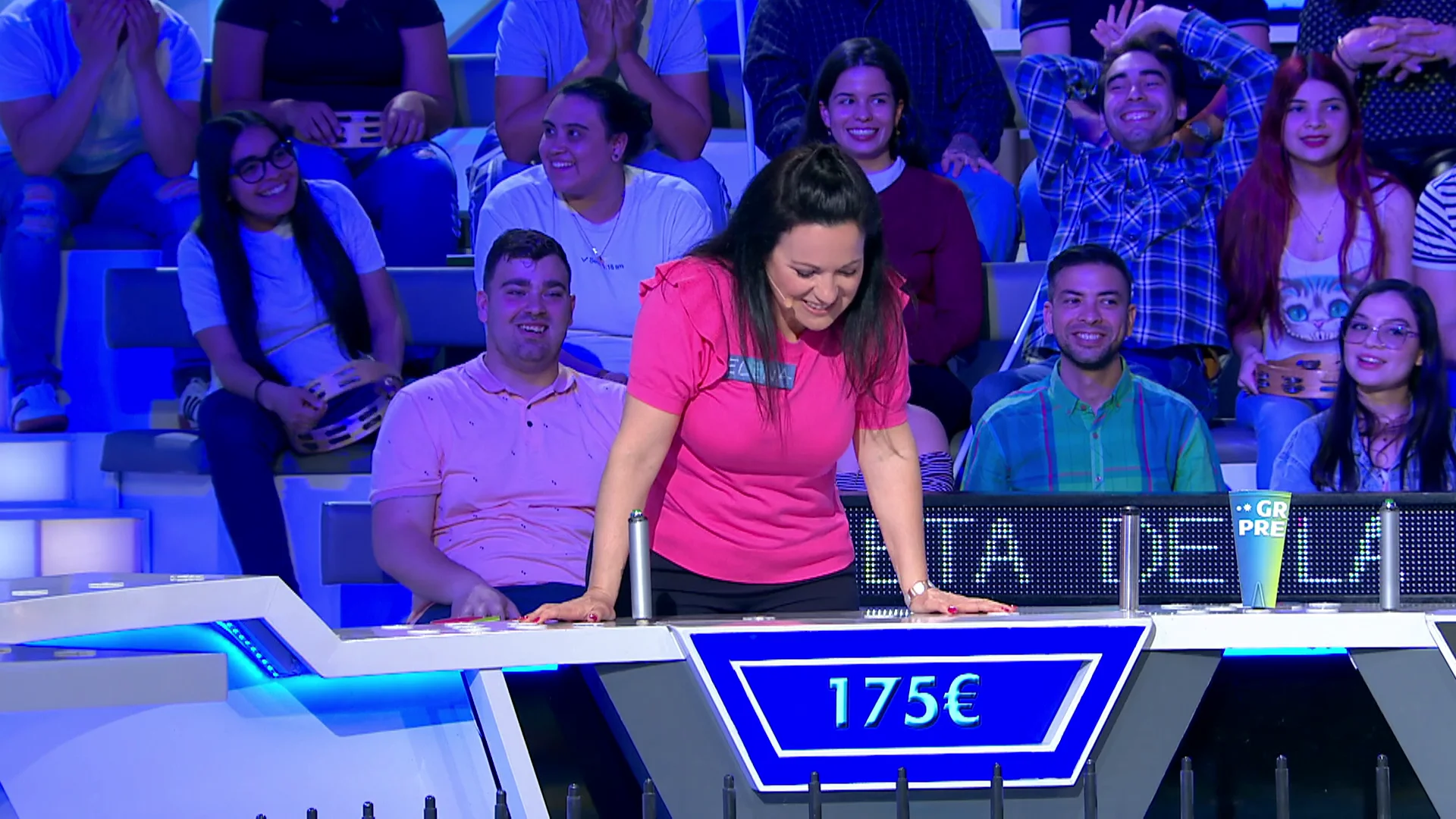 ¡Se tira de los pelos! Elena se queda a las puertas del bote de casi 3.000 euros en la última tirada ¡Se tira de los pelos! Elena se queda a las puertas del bote de casi 3.000 euros en la última tirada
