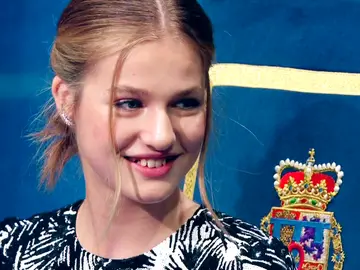 Leonor cierra una etapa con su graduación en Gales rodeada de los reyes, la infanta Sofía y su abuela materna Leonor cierra una etapa con su graduación en Gales rodeada de los reyes, la infanta Sofía y su abuela materna