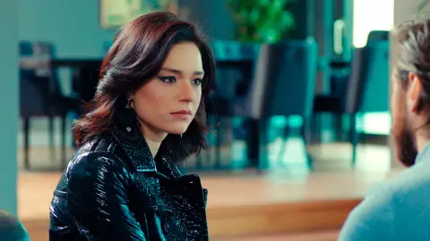 Kemal le pide un tiempo a Zehra: “No puedo seguir así, necesito pensar” Kemal le pide un tiempo a Zehra: “No puedo seguir así, necesito pensar”