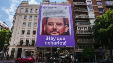 El cartel de Podemos con el rostro de Tomás Díaz Ayuso El cartel de Podemos con el rostro de Tomás Díaz Ayuso