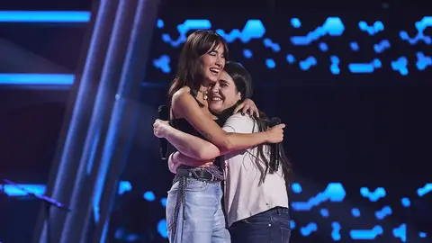 Aitana y Lucía, pura complicidad sobre el escenario cantando ’11 razones’ Aitana y Lucía, pura complicidad sobre el escenario cantando ’11 razones’