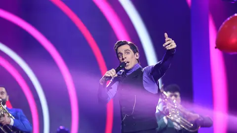 El dulce desfase de Diego Arroyo como Robbie Williams con ‘Candy’ El dulce desfase de Diego Arroyo como Robbie Williams con ‘Candy’