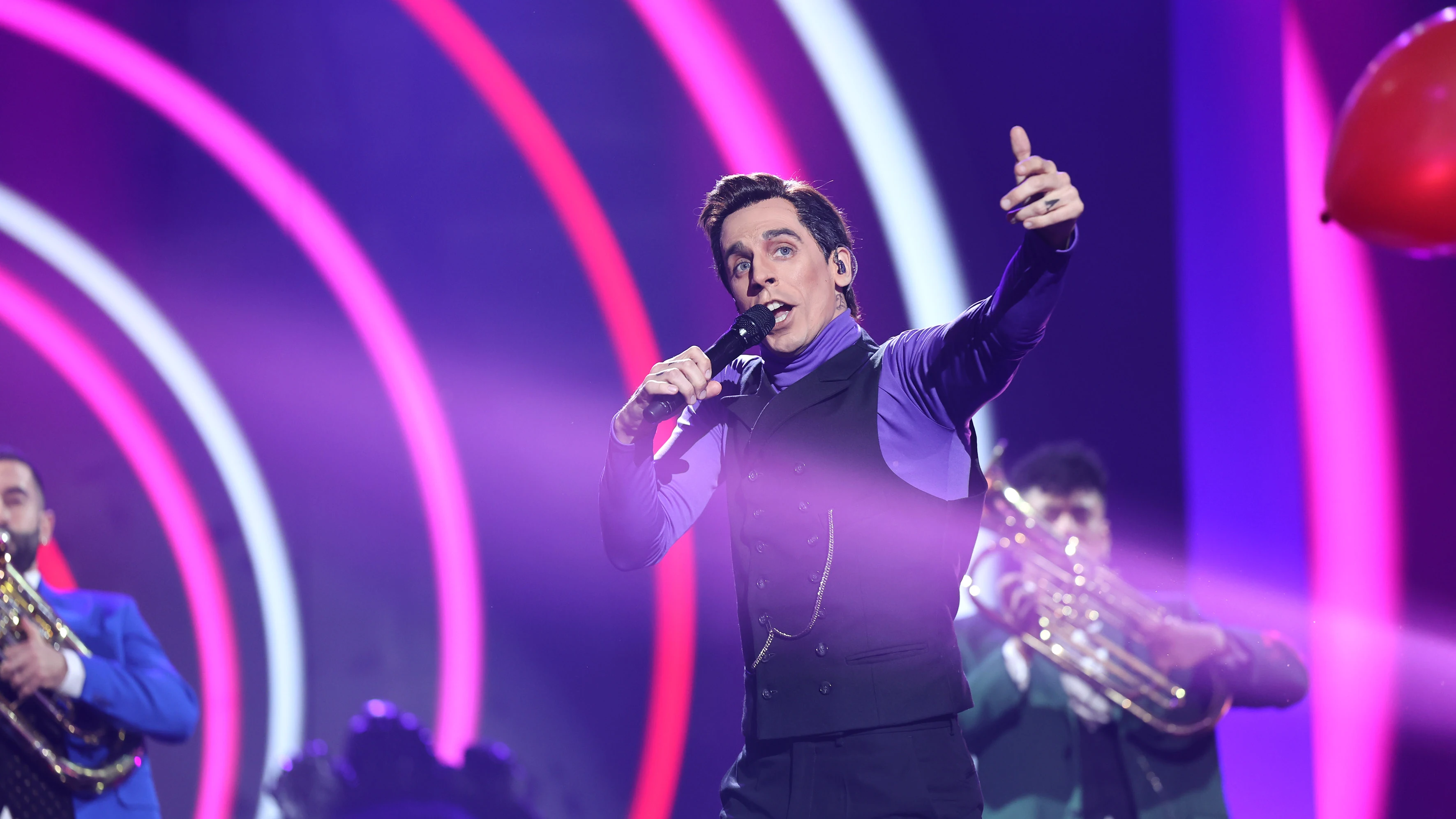 El dulce desfase de Diego Arroyo como Robbie Williams con ‘Candy’ El dulce desfase de Diego Arroyo como Robbie Williams con ‘Candy’