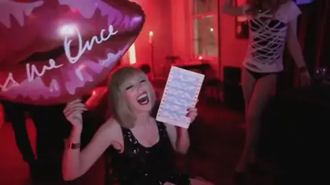 Efemérides de hoy 28 de mayo de 2023: Nace Kylie Minogue Efemérides de hoy 28 de mayo de 2023: Nace Kylie Minogue