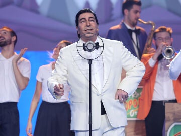 Agust&iacute;n Jim&eacute;nez se une a la Topolino Radio Orquesta con &lsquo;La casita de papel&rsquo; 