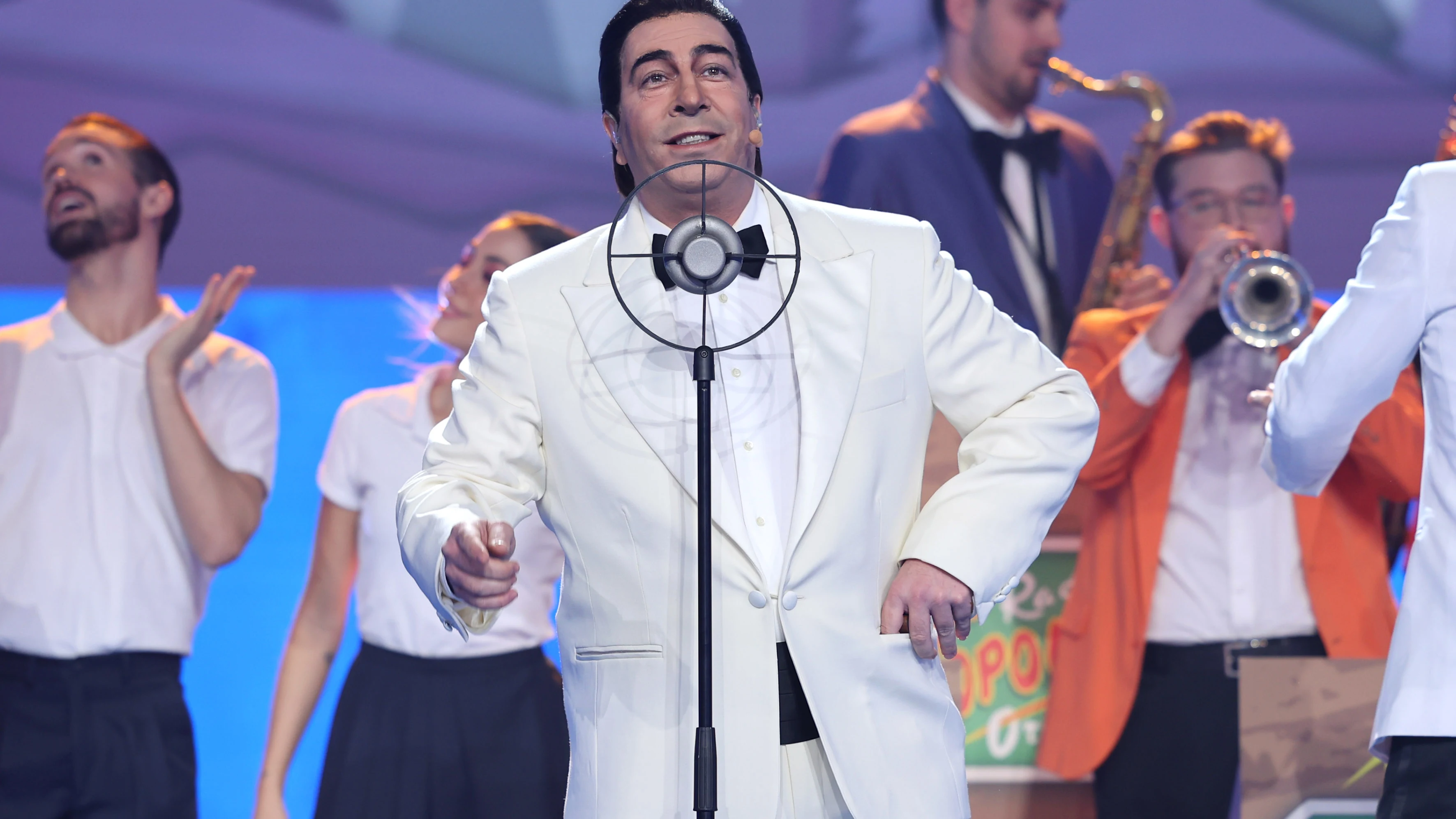 Agustín Jiménez se une a la Topolino Radio Orquesta con ‘La casita de papel’ Agustín Jiménez se une a la Topolino Radio Orquesta con ‘La casita de papel’