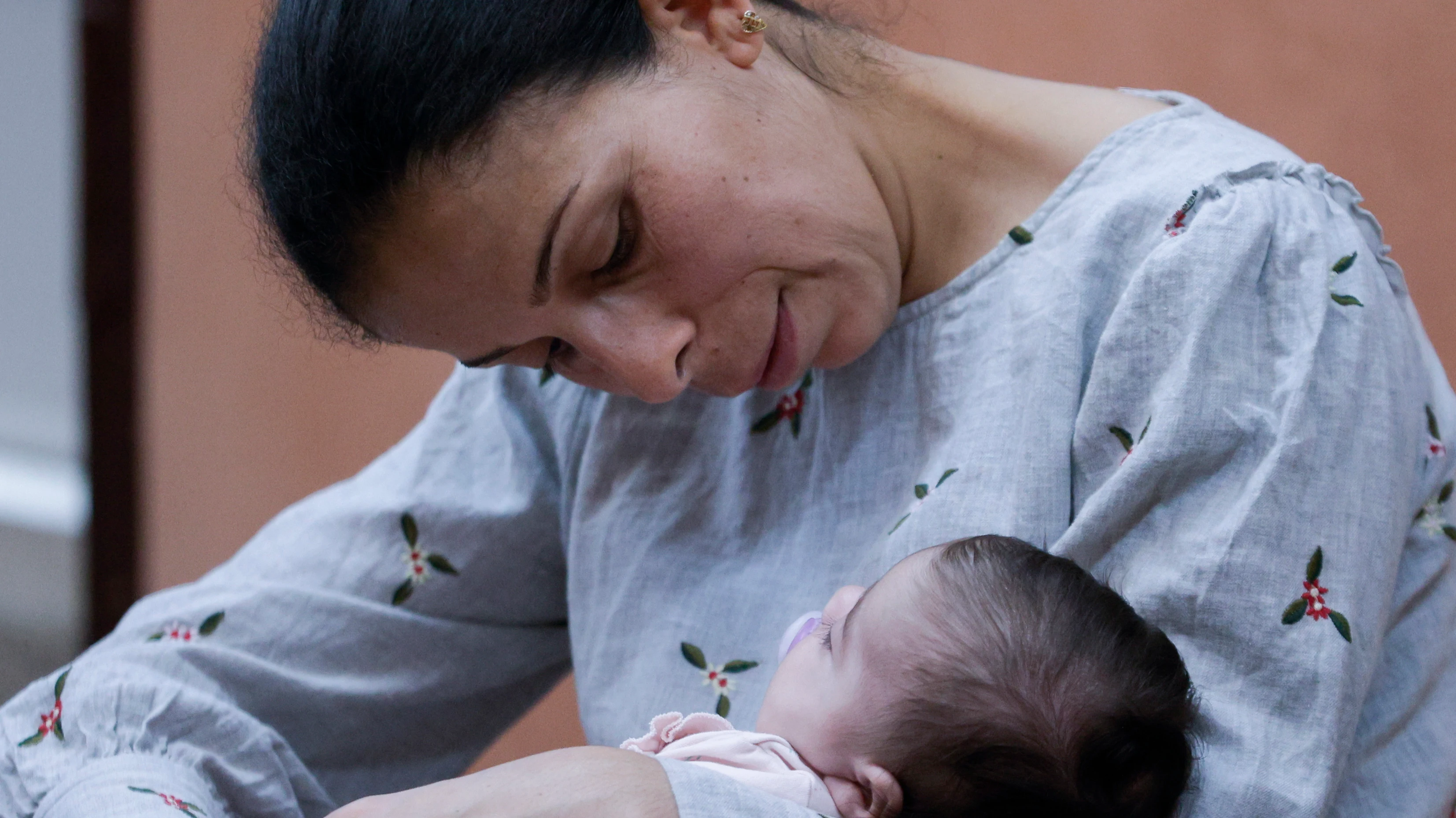 Aisha, la beb&eacute; salvada con una m&aacute;quina respiratoria