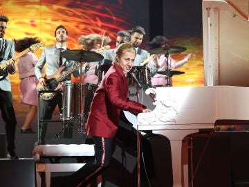 Andrea Guasch prende fuego como Jerry Lee Lewis con &lsquo;Great balls of fire&rsquo; 