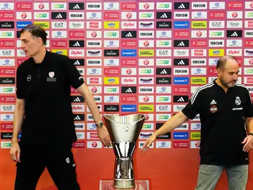 Georgios Bartzokas, entrenador de Olympiacos y Chus Mate, entrenador del Real Madrid Georgios Bartzokas, entrenador de Olympiacos y Chus Mate, entrenador del Real Madrid