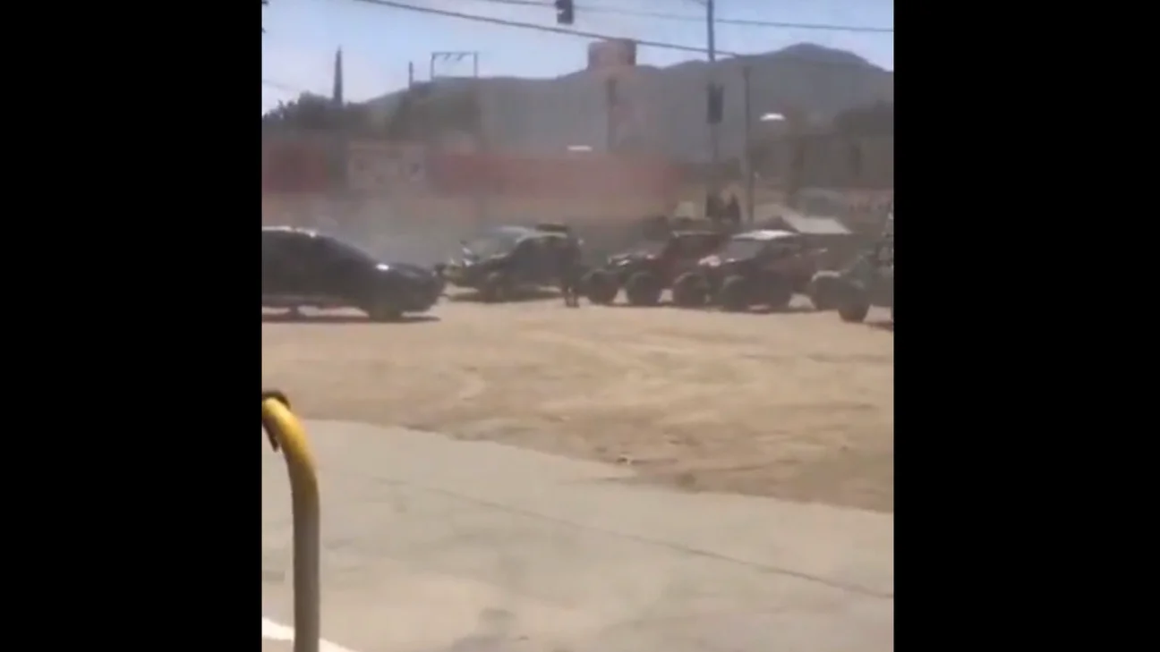 Momento en el que se produce un tiroteo en una carrera de rally en México Momento en el que se produce un tiroteo en una carrera de rally en México