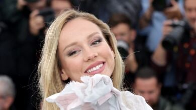 Los dos diferentes looks con los que ha brillado Ester Expósito en Cannes tras confesar que estaba 