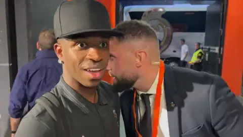Vinícius, a un periodista: "¿Eres tonto tú?" Vinícius, a un periodista: "¿Eres tonto tú?"