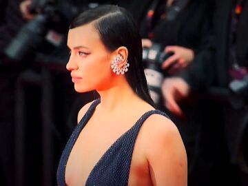 Irina Shayk y su desafiante estilismo en Cannes: bragas, sujetador y transparencias