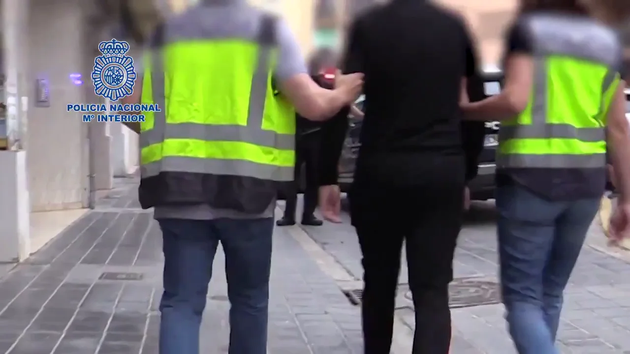 La Polic&iacute;a Nacional detiene a tres personas por los insultos racistas a Vin&iacute;cius en Mestalla