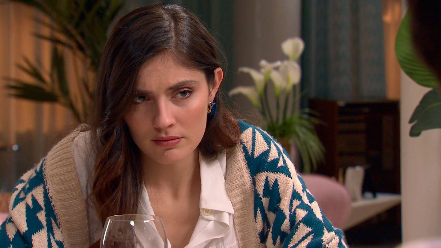 Andrea se llena de tristeza tras la nueva amenaza de Alberto: ¡“No puedo más!”
