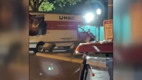 El camión que se ha estrellado El camión que se ha estrellado