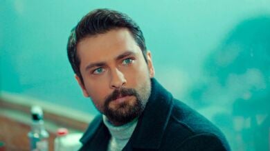¡Alihan se queda en shock! Zeynep le miente y le dice que Dündar es su novio