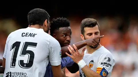 Vinícius señala a un aficionado en Mestalla Vinícius señala a un aficionado en Mestalla