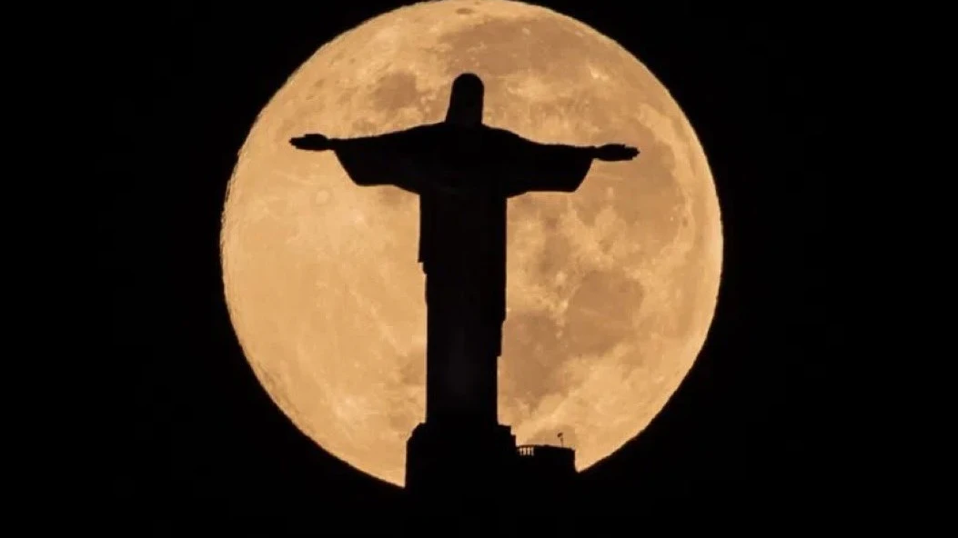 El Cristo Redentor, a oscuras en Río de Janeiro El Cristo Redentor, a oscuras en Río de Janeiro