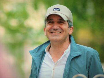 Orhan irreconocible tras separarse de Seng&uuml;l: &iexcl;Aparece en su casa con un coche nuevo! 