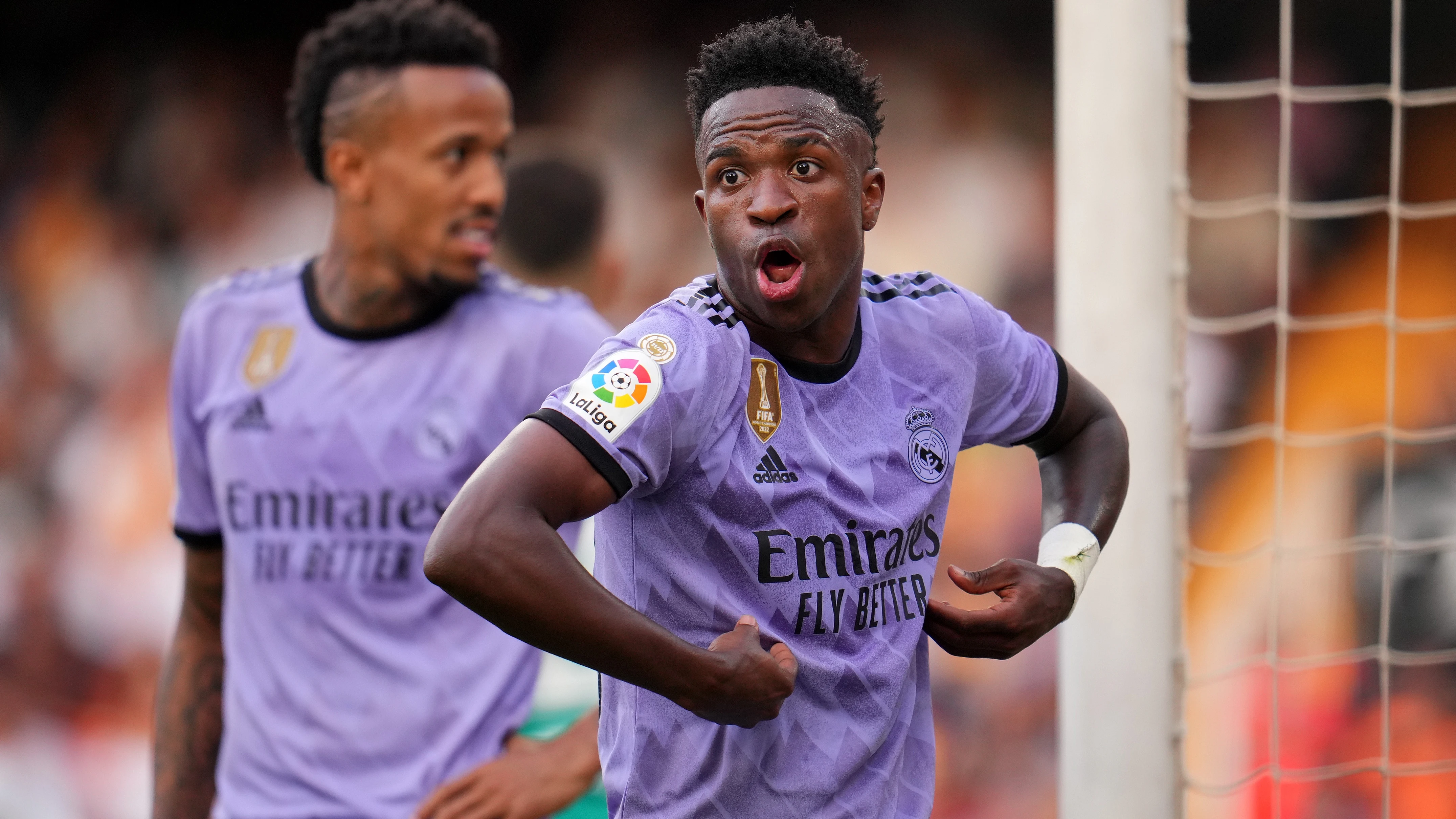 Vin&iacute;cius acusa a la grada de Mestalla de llamarle 'mono'
