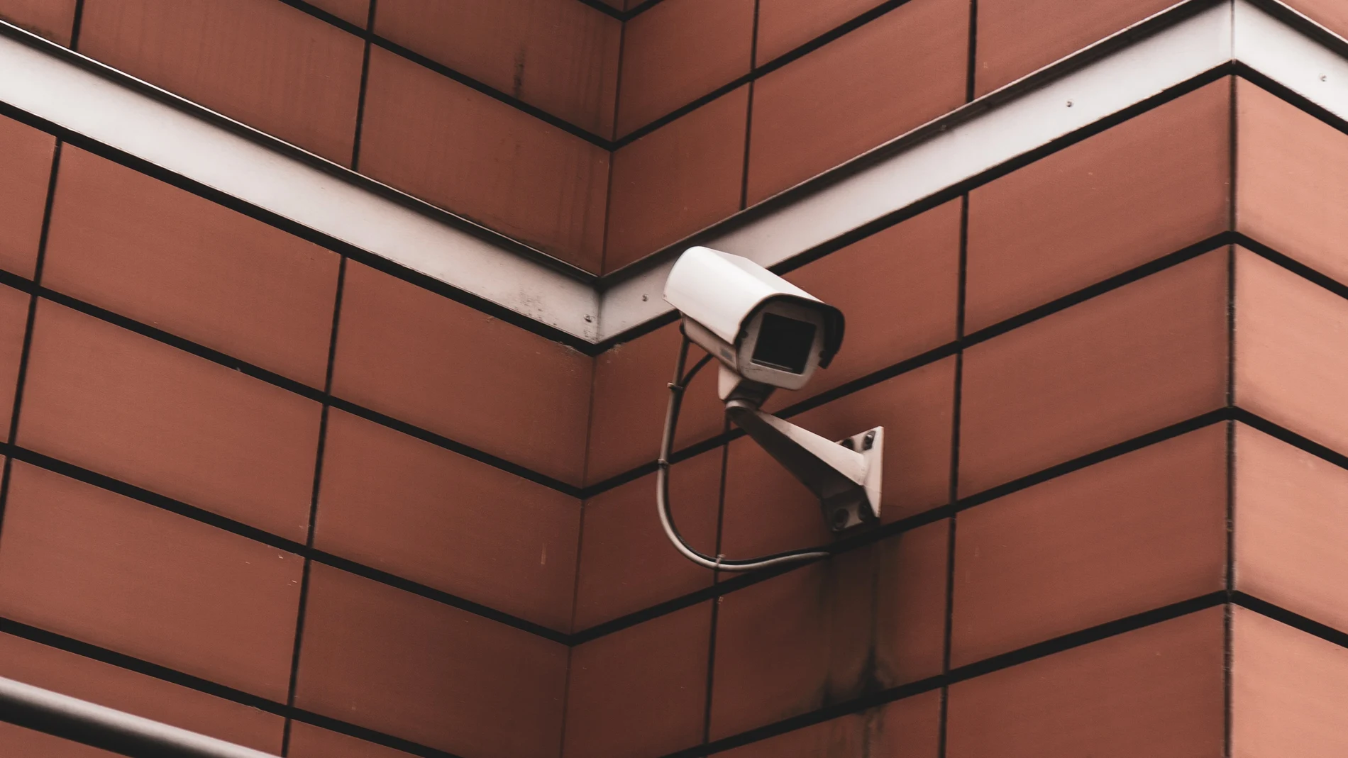 Imagen de una cámara de seguridad en un edificio