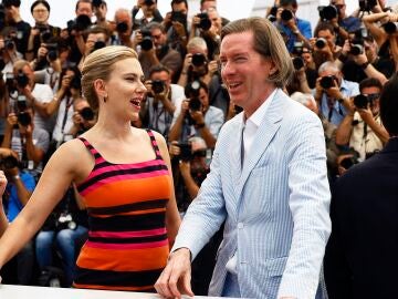 Scarlett Johansson y Wes Anderson en Cannes