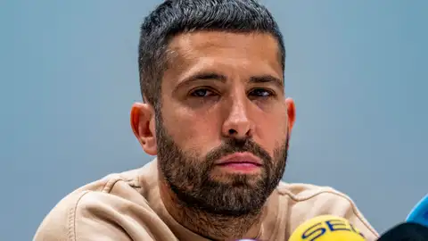 Jordi Alba en su rueda de prensa de despedida Jordi Alba en su rueda de prensa de despedida