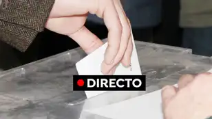 Una urna de votación