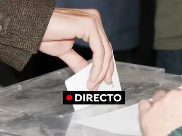 Una urna de votación Una urna de votación