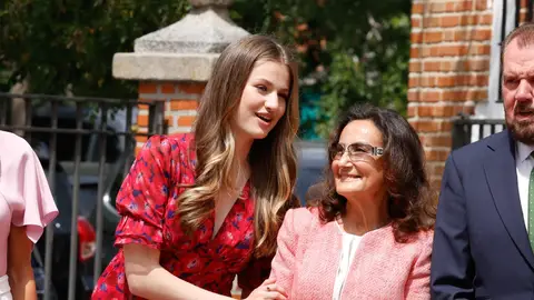 La princesa Sofía junto a su abuela Paloma Rocasolano La princesa Sofía junto a su abuela Paloma Rocasolano