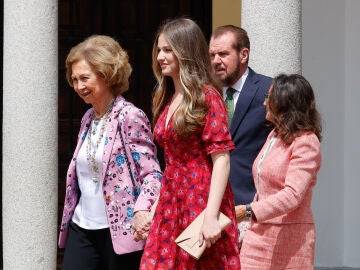La princesa Leonor, con sus abuelos la reina Sofía, Paloma Rocasolano y Jesús Ortiz