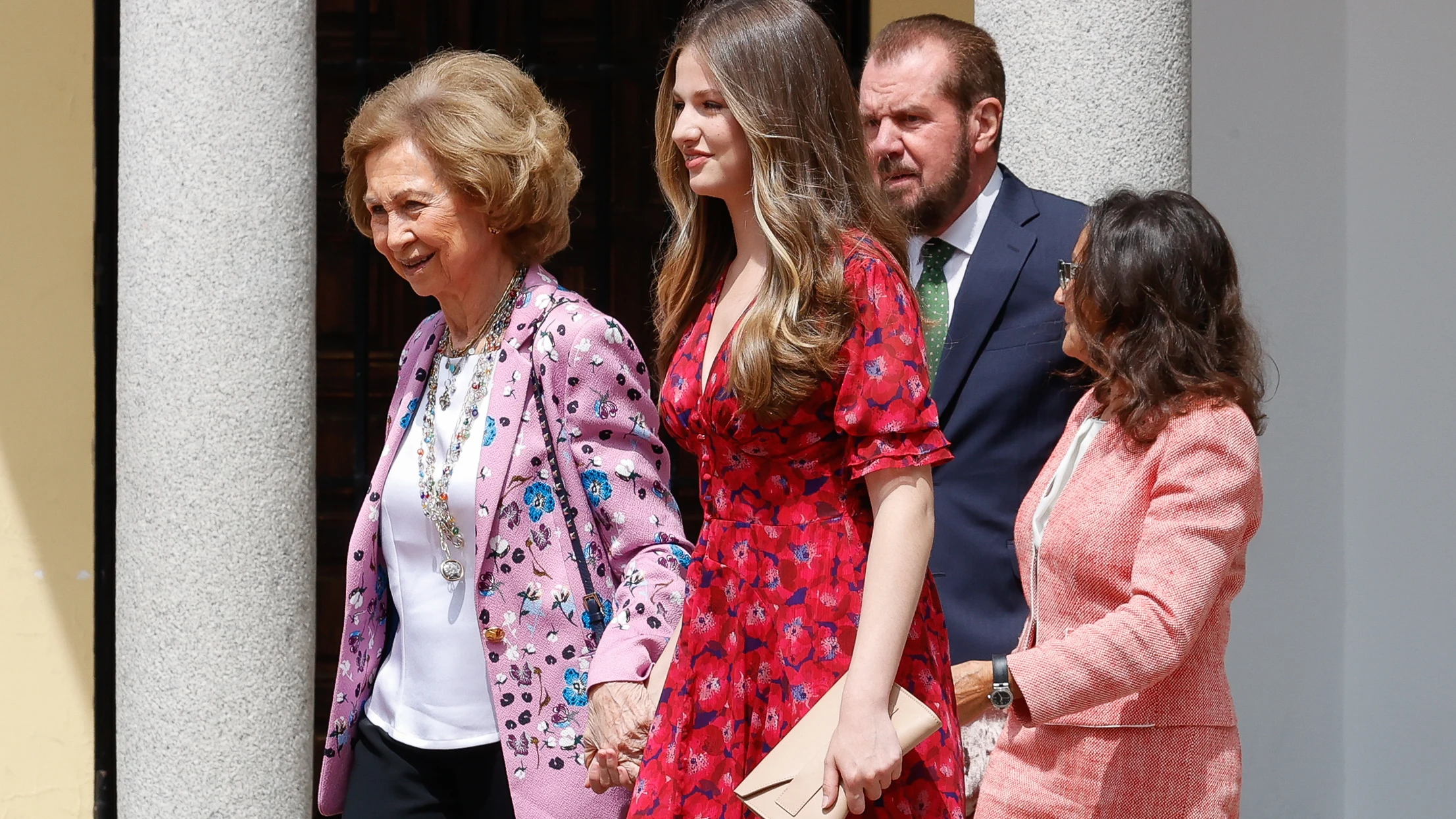 La princesa Leonor, con sus abuelos la reina Sof&iacute;a, Paloma Rocasolano y Jes&uacute;s Ortiz