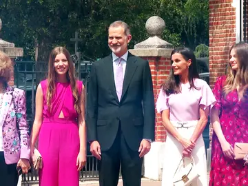 La confirmación de la infanta Sofía, marcada por el cariño de una familia unida y la ausencia de Juan Carlos I La confirmación de la infanta Sofía, marcada por el cariño de una familia unida y la ausencia de Juan Carlos I